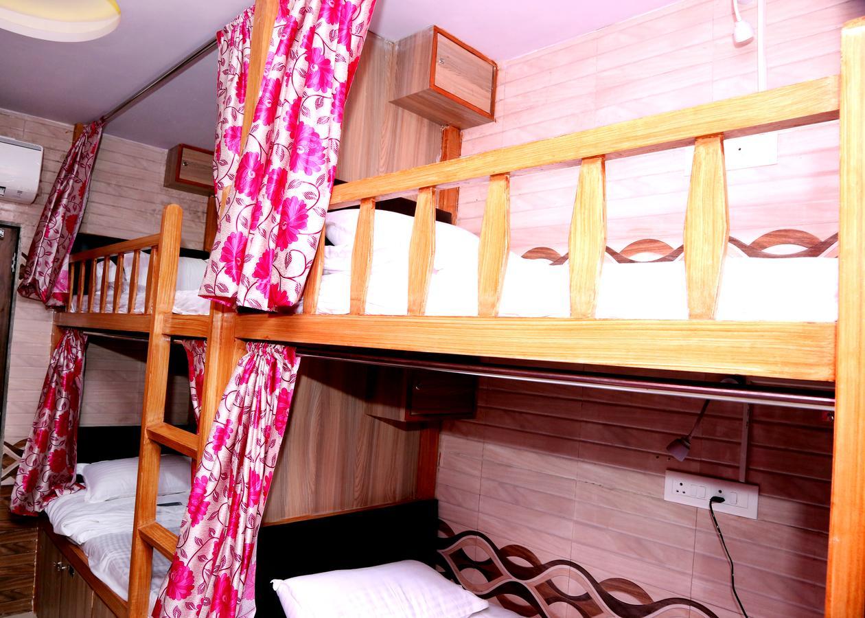 Delta Dormitory Mumbai  Buitenkant foto