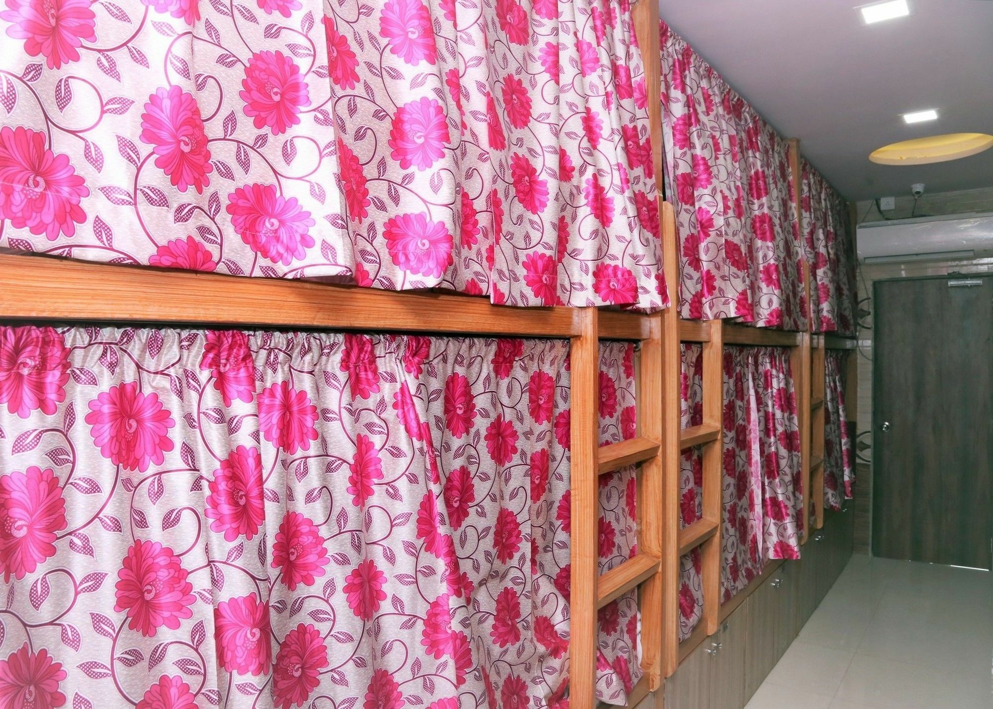 Delta Dormitory Mumbai  Buitenkant foto