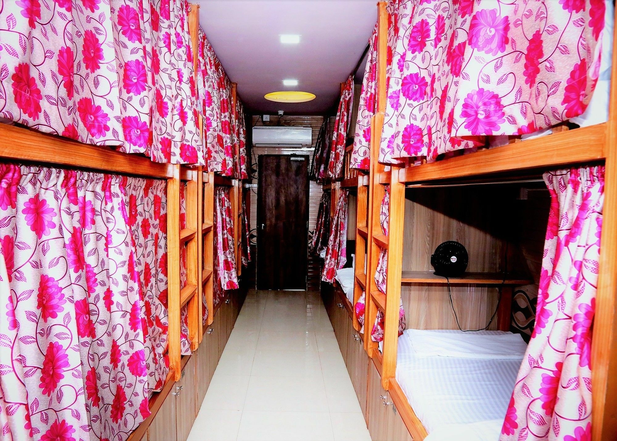 Delta Dormitory Mumbai  Buitenkant foto